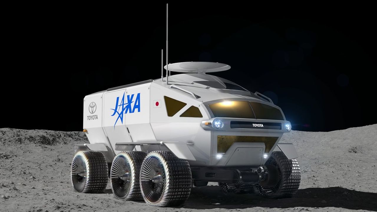 Selon les premières images diffusées par le constructeur, le futur rover, qui ressemble à un petit véhicule militaire blindé de transport de troupes équipé de six roues, pourrait accueillir jusqu'à quatre personnes