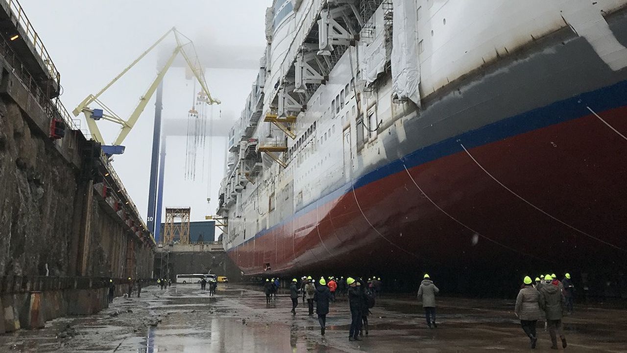 La compagnie italienne Costa a procédé ce vendredi au chantier naval Meyer Turku, en Finlande, à la mise à flots du « Costa Smeralda », son premier paquebot de croisière propulsé au gaz naturel liquide (GNL)