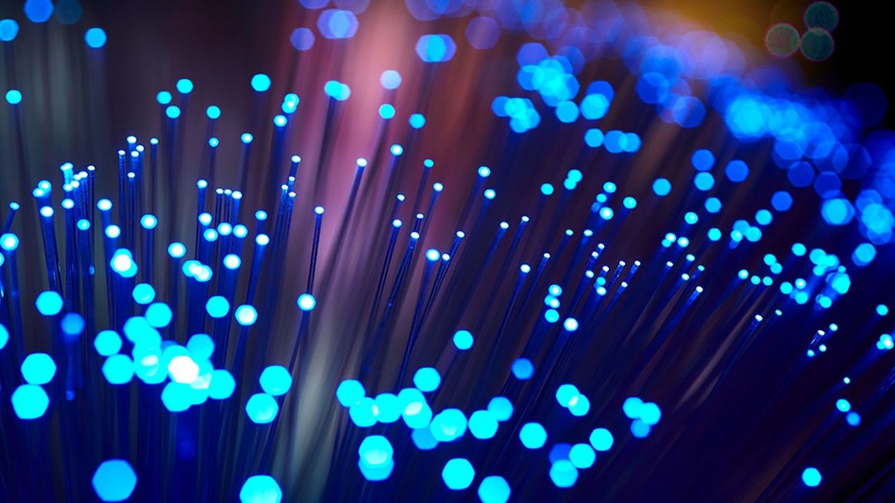 En 2018, 13,5 millions de foyers et entreprises sont éligibles à la fibre optique, selon l'Arcep, un chiffre en augmentation de 32 % sur un an.