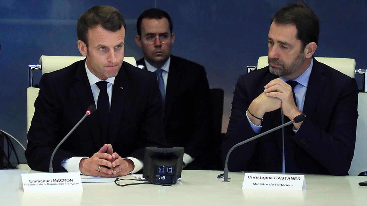 Samedi soir, Emmanuel Macron, ici avec Christophe Castaner, a interrompu son week-end au ski et s'est rendu à la cellule de crise du ministère de l'Intérieur.