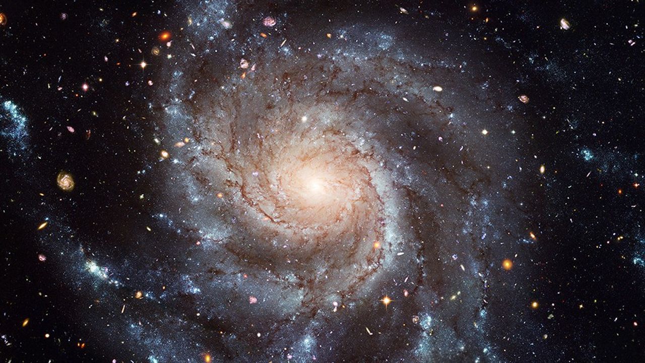 Selon les estimations, la Voie lactée variait entre 500 milliards et 3.000 milliards de fois la masse du Soleil.