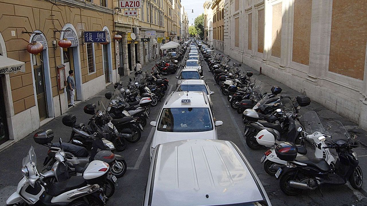 En 2018, la police municipale de Rome a dressé 615.000 contraventions pour obstruction de la circulation
