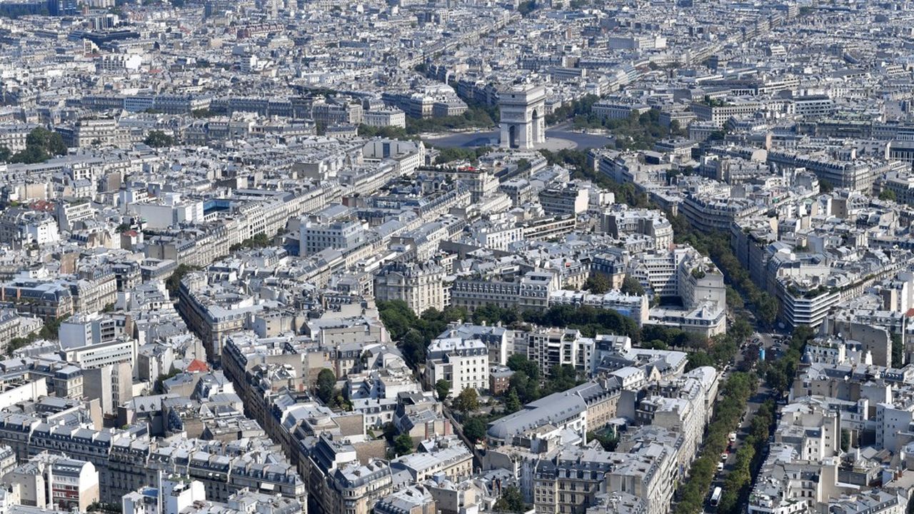 En l'espace de deux ans, Paris est passé du 7e au 1e rang des villes les plus chères du monde, occupant cette place avec les villes asiatiques de Hong Kong et Singapour