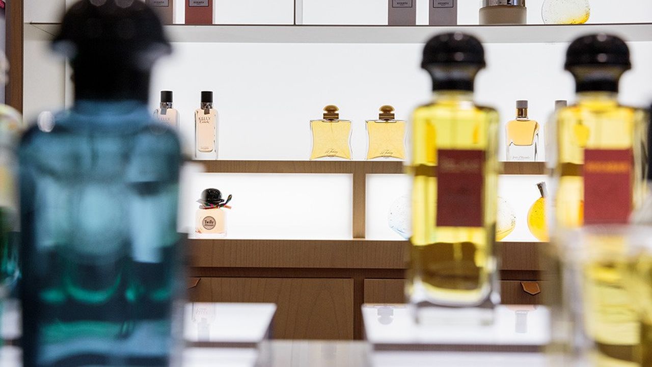 Déjà présent dans le parfum, Hermès veut lancer en 2020 une gamme de cosmétiques, avec du maquillage et des soins.