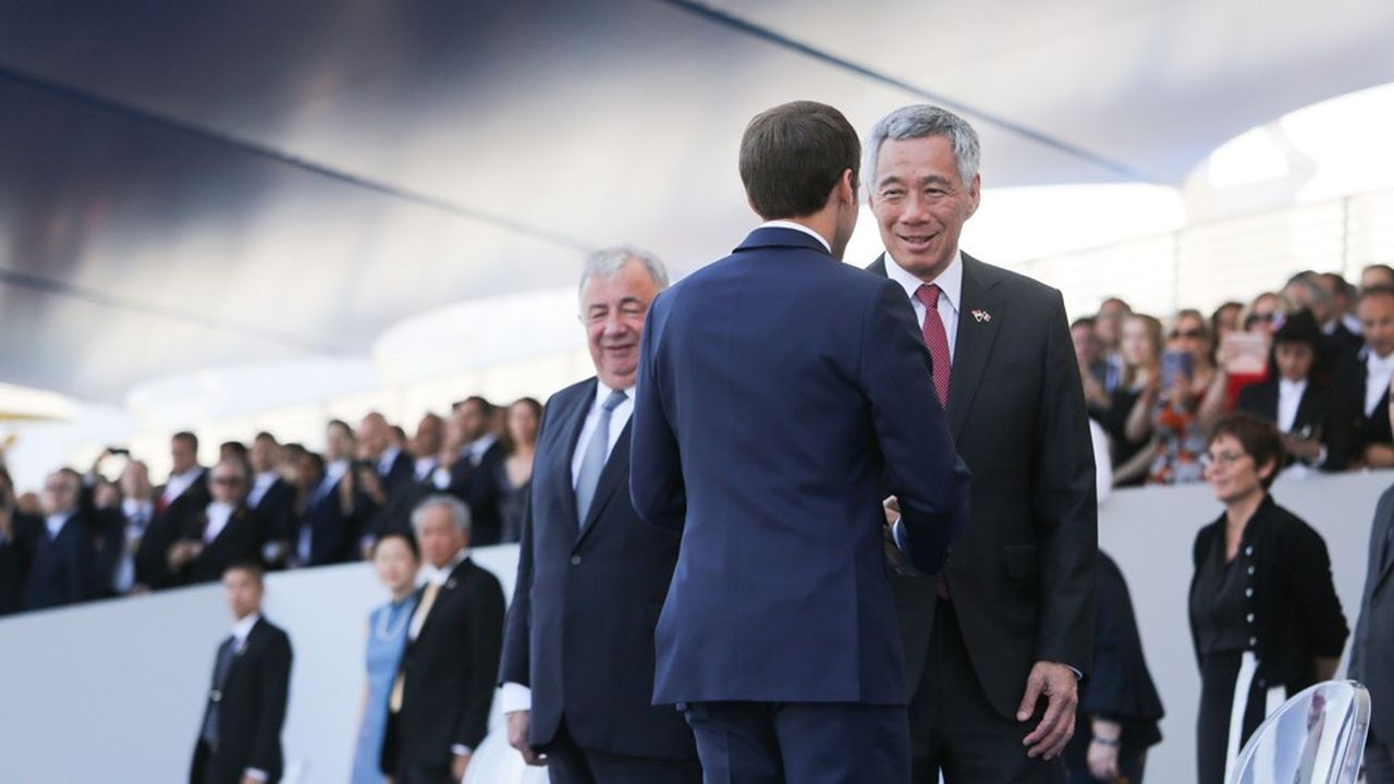 Emmanuel Macron et le Premier ministre de Singapour, Lee Hsien Loong, lors des cérémonies du 14-Juillet 2018, à Paris.