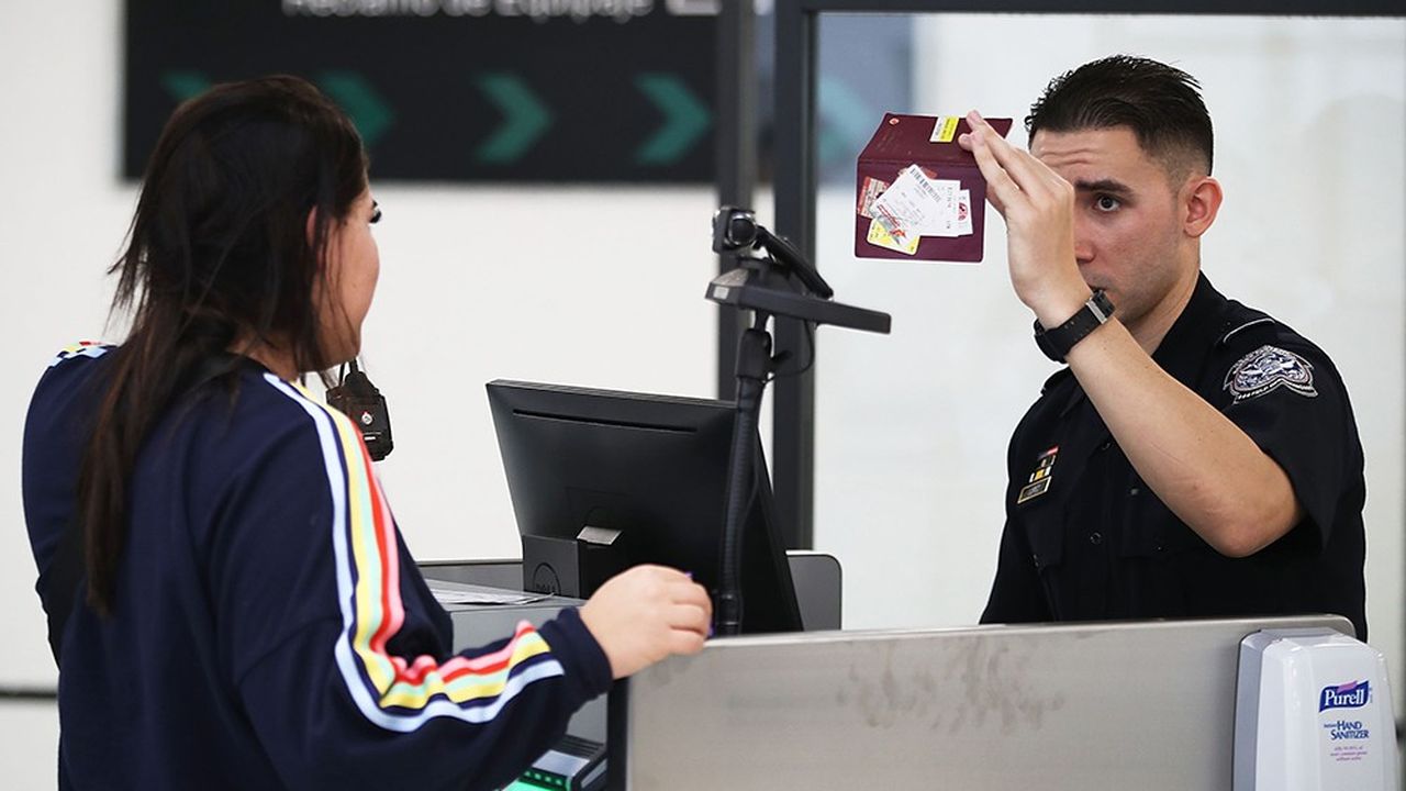 Un passeport en règle risque d'être insuffisant pour entrer dans un pays même s'il n'exige pas du voyageur un visa. En 2018, l'aéroport de Miami a introduit la reconnaissance faciale (photo).