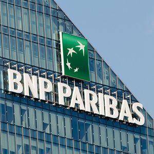 BNP Paribas est actuellement en discussion avec d'autres banques pour créer une initiative de place centrée sur le KYC [vérification de l'identité des clients lors d'une entrée en relation, NDLR] des clients entreprises, autour de l'opérateur SWIFT.