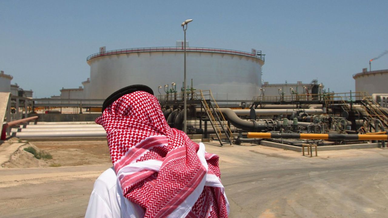 Saudi Aramco a dû ouvrir ses comptes, pour la première fois depuis 1970, pour pouvoir réaliser une émission obligatoire destinée à financer une partie de l'acquisition de 70 % du groupe de pétrochimie SABIC, pour 69,1 milliards de dollars