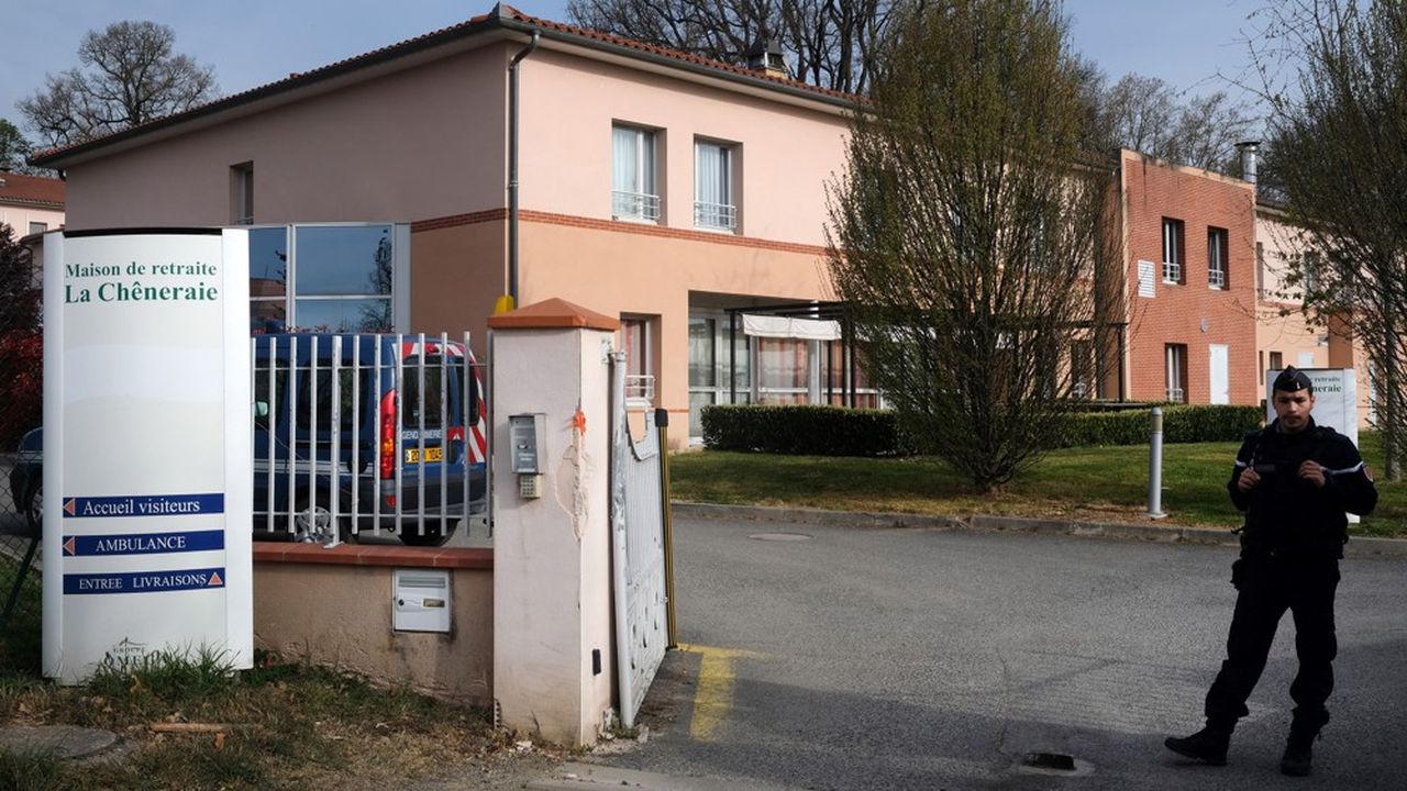 Quatre femmes, l'une de 76 ans, les autres âgées de 93 à 95 ans, et un homme de 93 ans sont décédés à la maison de retraite « La chêneraie », à L'Herm, au sud de Toulouse, des suites d'une probable intoxication alimentaire.
