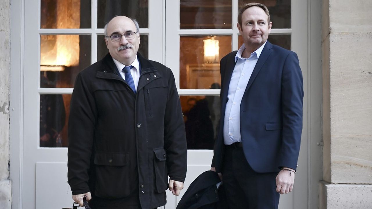 Laurent Escure (à droite), 48 ans, enseignant, va succéder jeudi à Luc Bérille (à gauche) à la tête de l'Unsa depuis 2011.