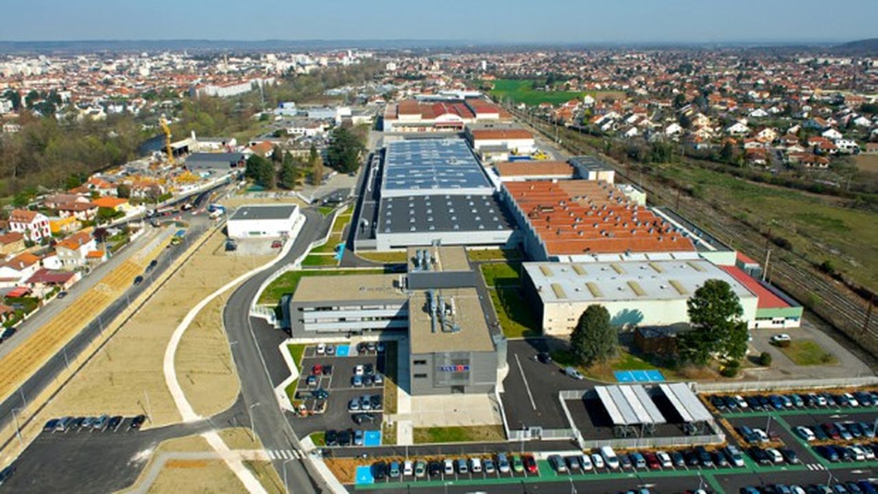 Les anciennes halles n'étant plus adaptées à la fabrication d'équipements électriques et électroniques, le groupe a entièrement restructuré l'usine entre 2009 et 2012.