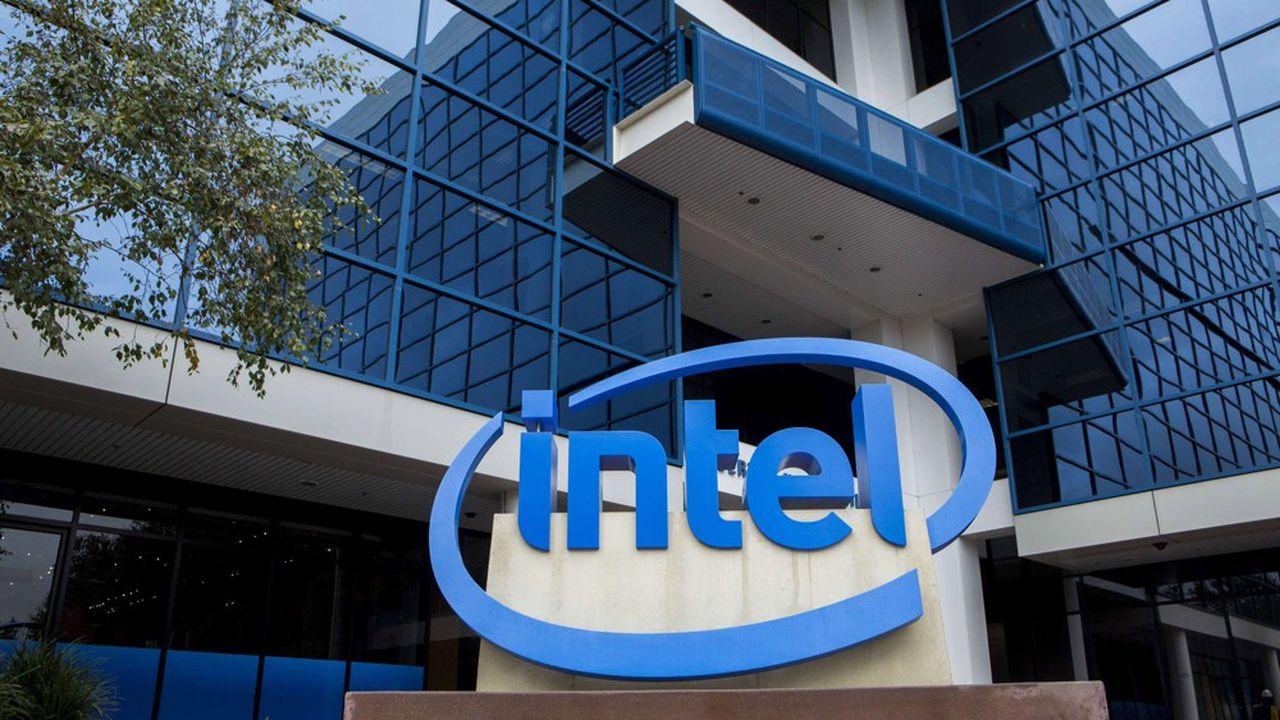 Intel n'a pas précisé quand George Davis, 61 ans, prendrait ses fonctions au sein du groupe basé à Santa Clara.
