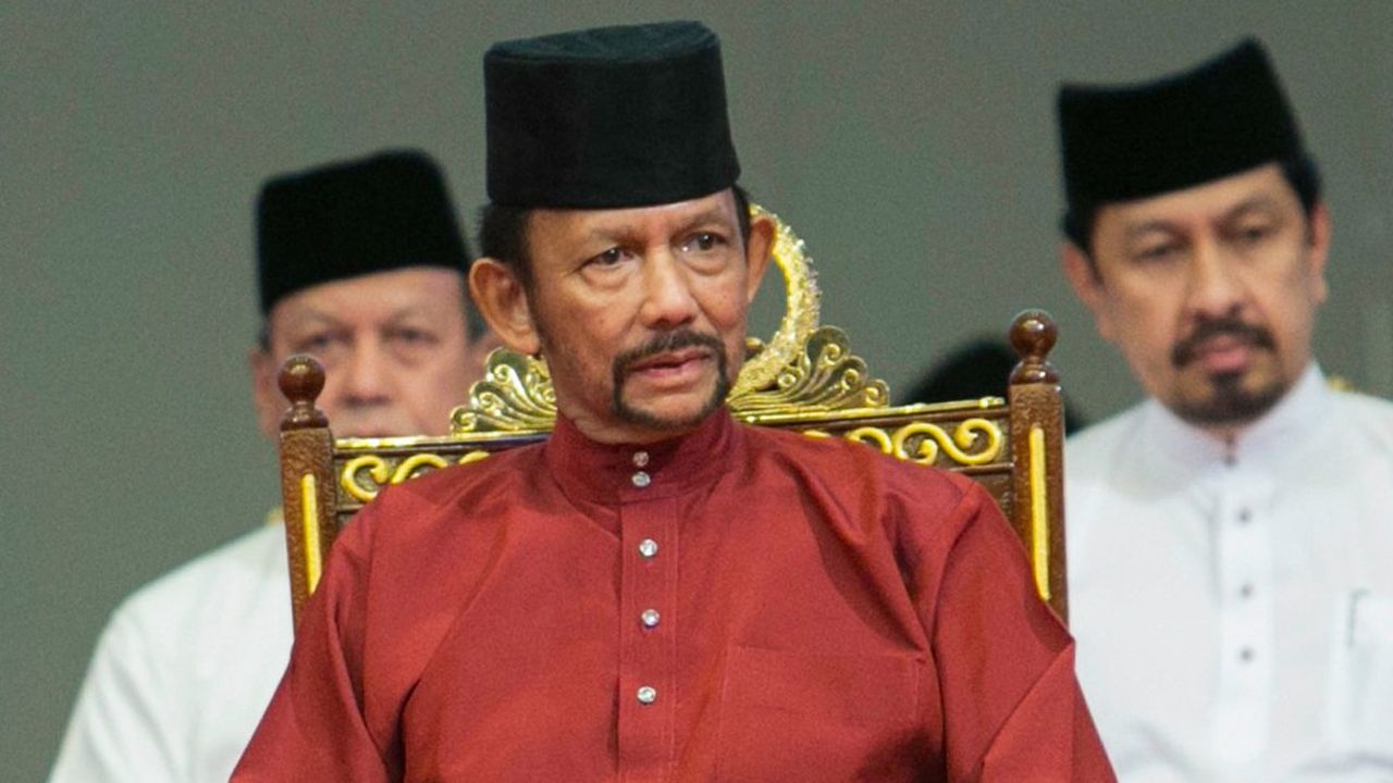 La monarchie de Brunei de 430.000 habitants est dirigée d'une main de fer par le sultan Hassanal Bolkiah, l'un des hommes les plus riches du monde, depuis 1967