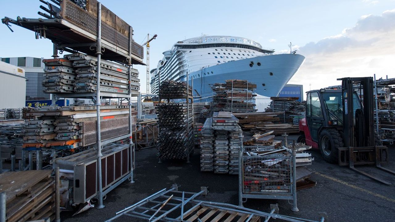 Saint Nazaire : The Harmony of the Seas cruise ship under construction.Saint-Nazaire doit livrer dix paquebots dans les cinq ans, avec l'objectif d'un doublement du résultat net, à 50 millions d'euros en 2022, pour un chiffre d'affaires qui atteindrait alors les 2 milliards.
