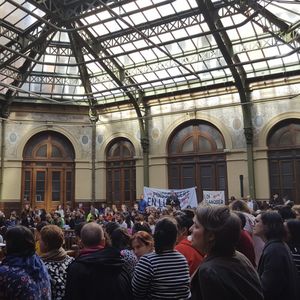 Environ 400 enseignants étaient réunis à la Bourse du travail, à Paris, ce jeudi, pour décider des suites à donner à la mobilisation contre le projet de loi du ministre de l'Education nationale.
