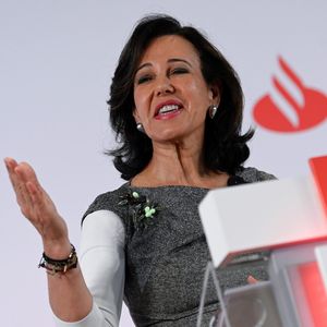 L'espagnole Ana Botín, qui préside la banque Santander, est la seule femme à diriger l'une des dix plus grandes banques européennes.