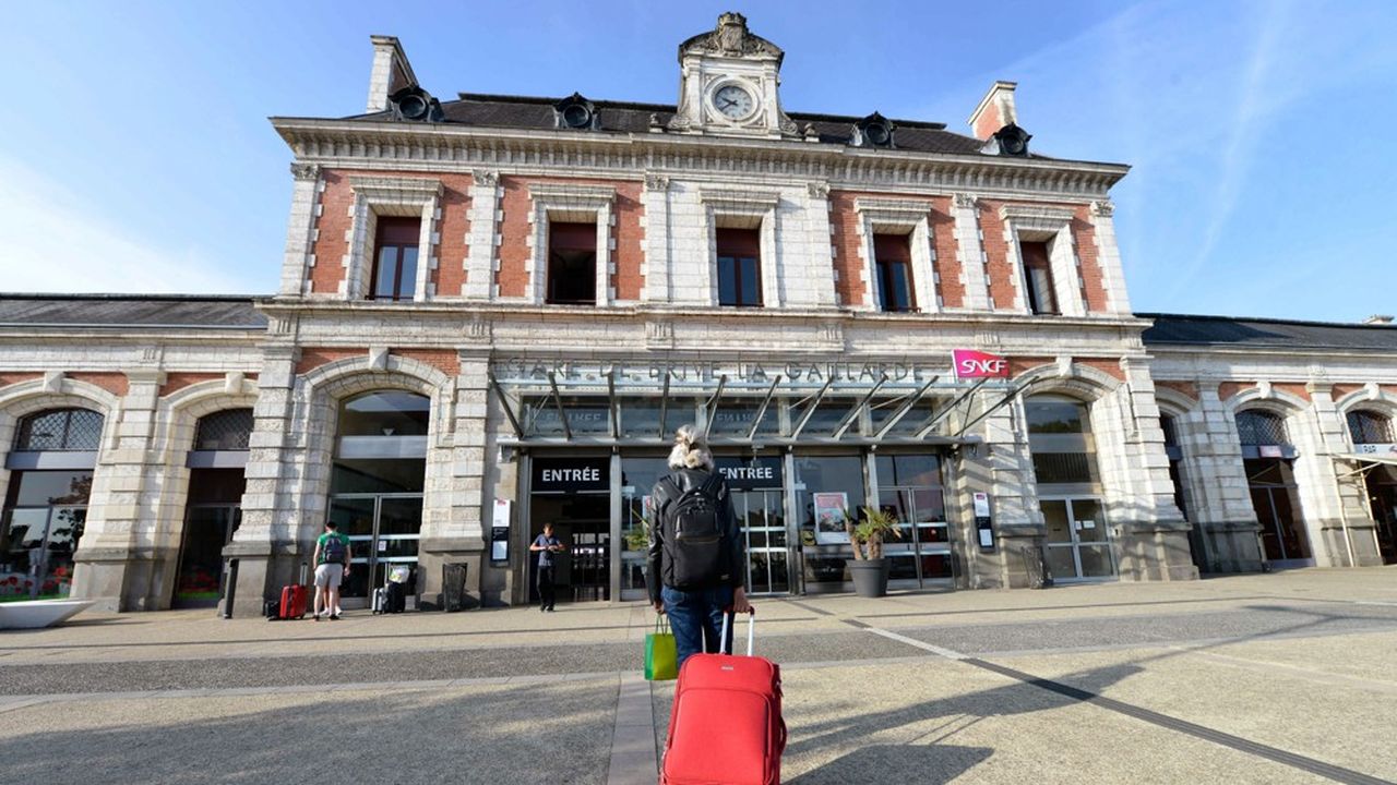Le coût de l'opération a pesé dans la décision du Comex. Déployer un nouveau nom sur les trains, dans les gares ou sur les tenues de cheminots, aurait coûté de 100 à 200 millions d'euros.