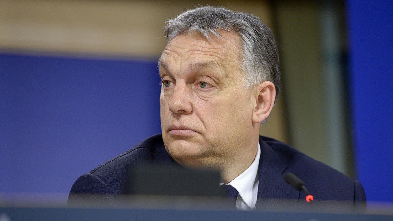 Viktor Orban a reçu de nombreuses mises en garde de l'UE et d'organisations internationales pour les atteintes au pluralisme des médias et à la liberté de la presse en Hongrie.