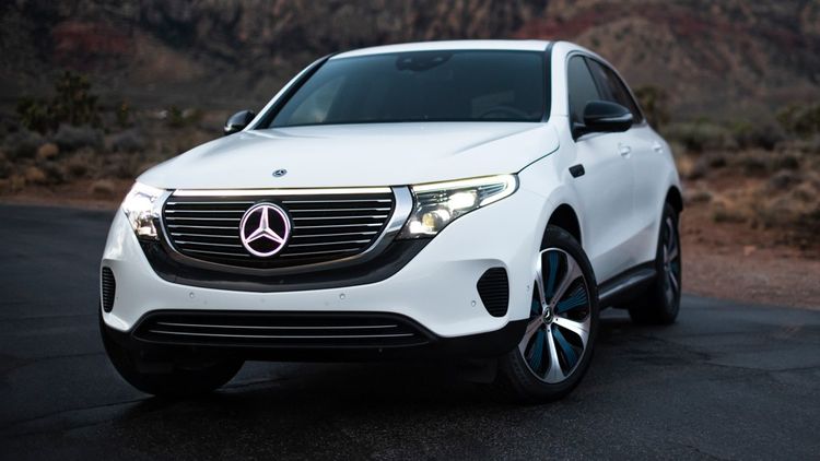 Der neue Mercedes-Benz EQC feiert auf der CES 2019 in Las Vegas seine US-Premiere. (Stromverbrauch kombiniert: 22,2 kWh/100 km; CO2-Emissionen kombiniert: 0 g/km, vorläufige Angaben);Stromverbrauch kombiniert: 22,2 kWh/100 km; CO2-Emissionen kombiniert: 0 g/km, vorläufige Angaben* The new Mercedes-Benz EQC is celebrating its US premiere at CES 2019 in Las Vegas (combined power consumption: 22.2 kWh/100 km; CO2 emissions combined: 0 g/km, provisional details);Combined power consumption: 22.2 kWh/100 km; CO2 emissions combined: 0 g/km, provisional details*