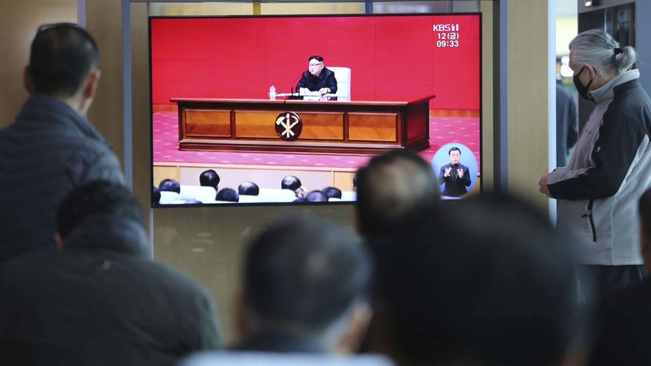 A l'occasion de la réunion de la 14e Assemblée populaire suprême, Kim Jong-un a été conforté à son poste et est devenu officiellement le « représentant suprême de tout le peuple coréen »