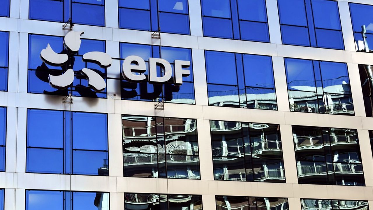 Ecrasée par une dette de 33 milliards d'euros, EDF doit faire face à un « mur » d'investissements de 100 milliards pour moderniser son parc nucléaire en France.