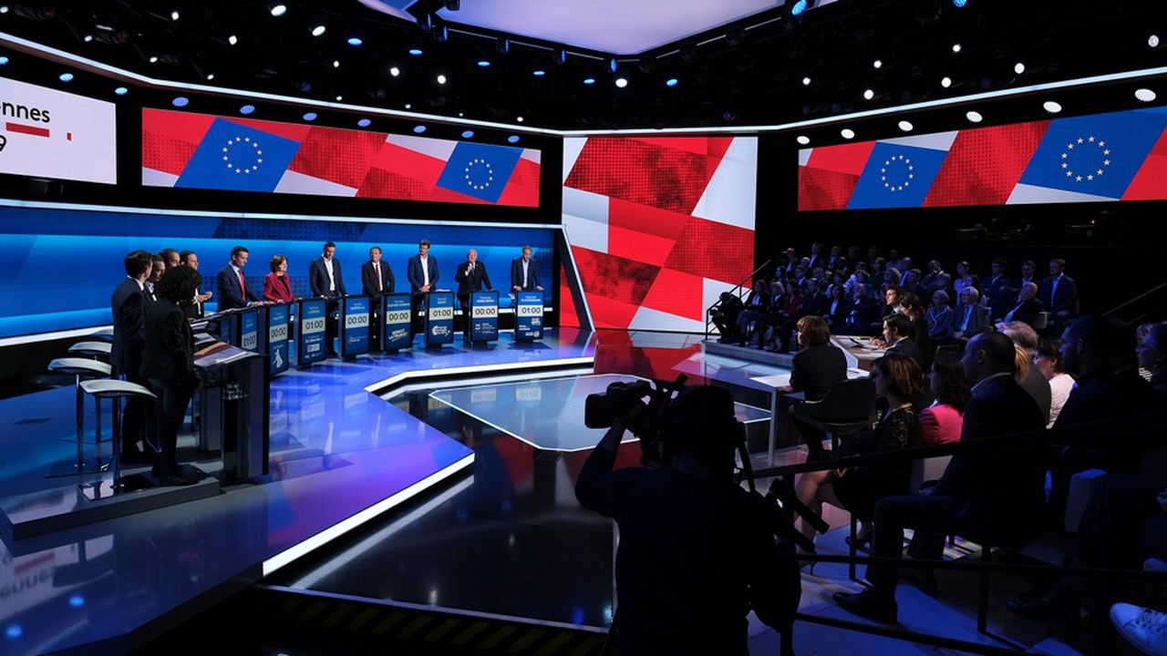 Certains partis n'ayant pas été invités à « L'émission politique » sur France 2 de début avril avaient saisi la justice, qui avait finalement donné raison à France Télévisions.