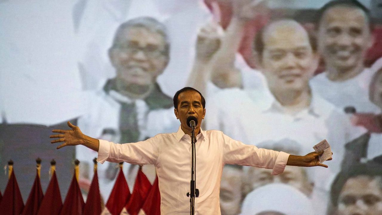Au terme d'une campagne qui rassemblait les mêmes candidats qu'en 2014, Joko Widodo est crédité selon les sondages d'une légère avance sur son adversaire, Prabowo Subianto.