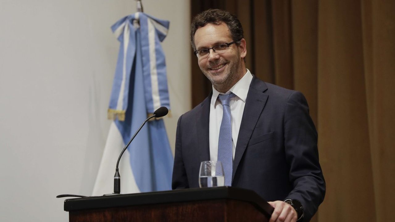 Le président de la banque centrale d'Argentine, Guido Sandleris, rompt avec la politique de dépréciation du peso