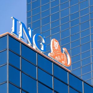 En pleine discussion avec Deutsche Bank en vue d'une fusion, Commerzbank serait également courtisée par la banque néerlandaise ING.