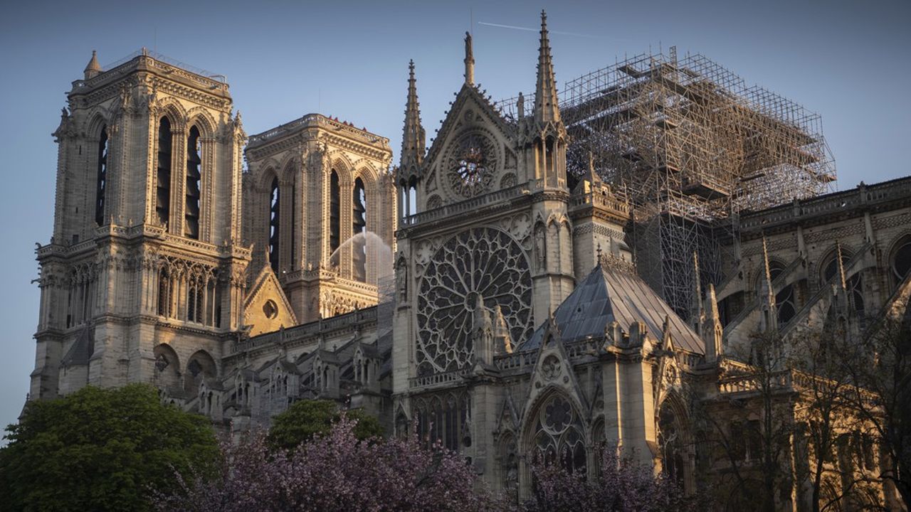Le 15 avril, un incendie a en partie détruit la cathédrale Notre-Dame de Paris.