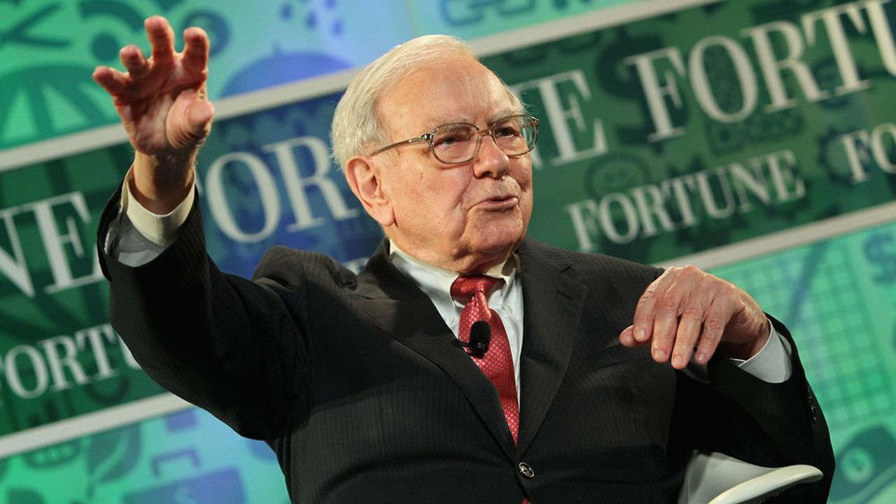 Le milliardaire Warren Buffett touche le même salaire depuis 25 ans à la tête de son holding Berkshire Hathaway - 100.000 dollars.