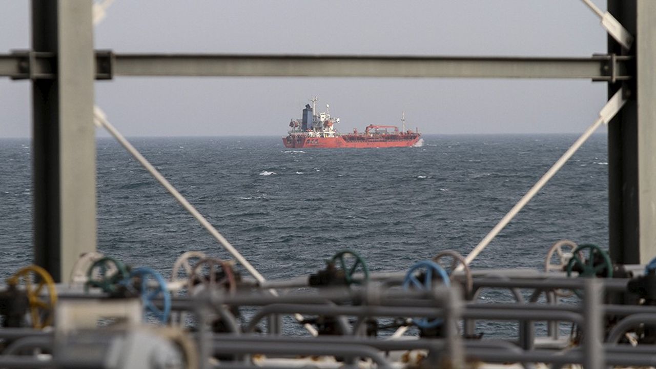 Les exportations iraniennes (ici, l'île de Kharg, dans le Golfe persique) ont été comprises entre 1,3 et 1,4 million de barils par jour en moyenne depuis le début de l'année, selon Kpler, ce qui représente plus de 1 % de la demande mondiale d'or noir.