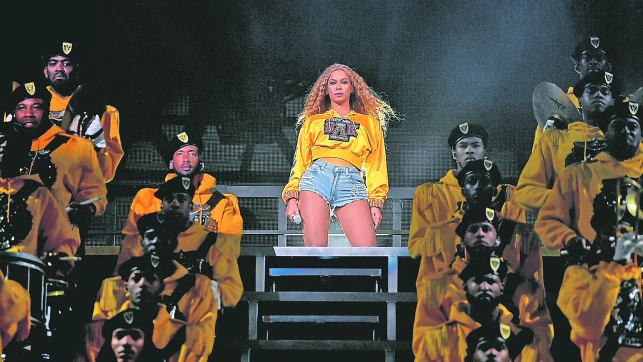 Netflix a pris tout le monde par surprise en  mettant en ligne mercredi dernier un documentaire sur la prestation très endiablé de Beyoncé, lors de l'édition 2018 du festival Coachella, suivi d'un album live de sa prestation. 