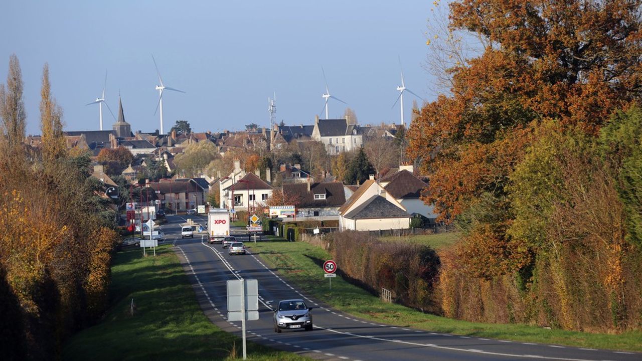 Les éoliennes contribuent à la réduction des émissions de carbone, première cause du réchauffement climatique contre lequel Emmanuel Macron a décrété « l'état d'urgence » jeudi.