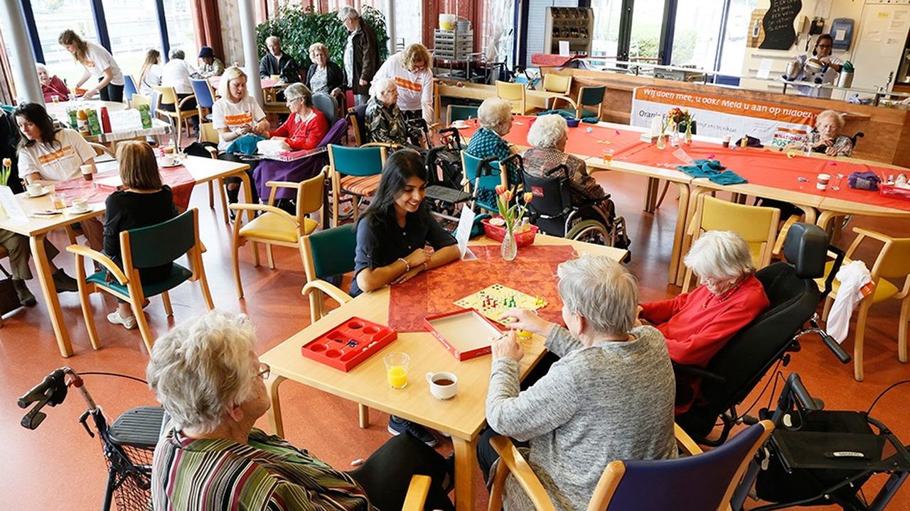 Aux Pays-Bas le vieillissement de la population entraînera la création dans les années à venir de 200 à 700 maisons médicalisées pour les personnes âgées.
