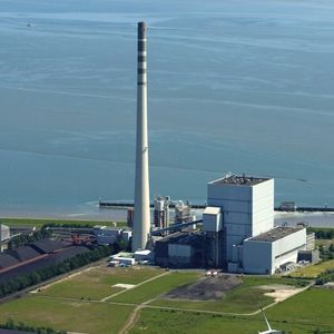 Wilhelmshaven, qui fait partie des centrales à charbon les plus récentes en Allemagne, serait parmi les dernières à rester en opération, redoute l'association Les Amis de la Terre.