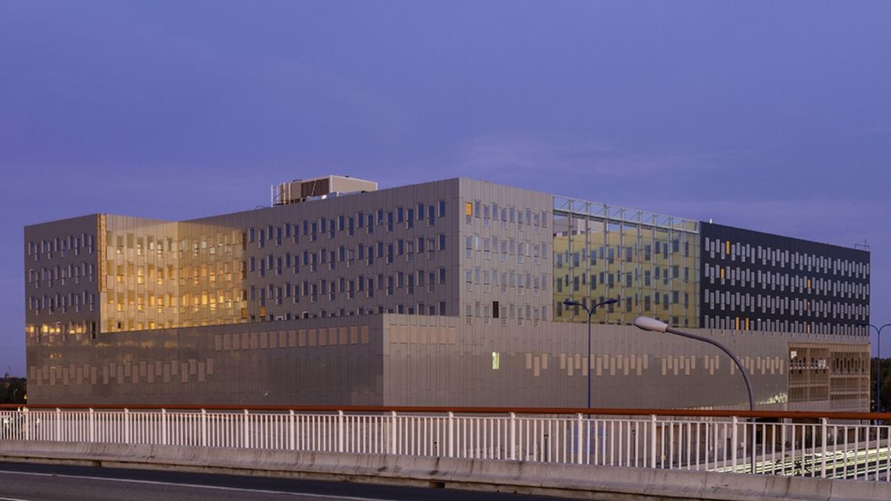 Bâtiment de l'Institut de recherche technologique Saint Exupéry sur le campus Toulouse Aerospace