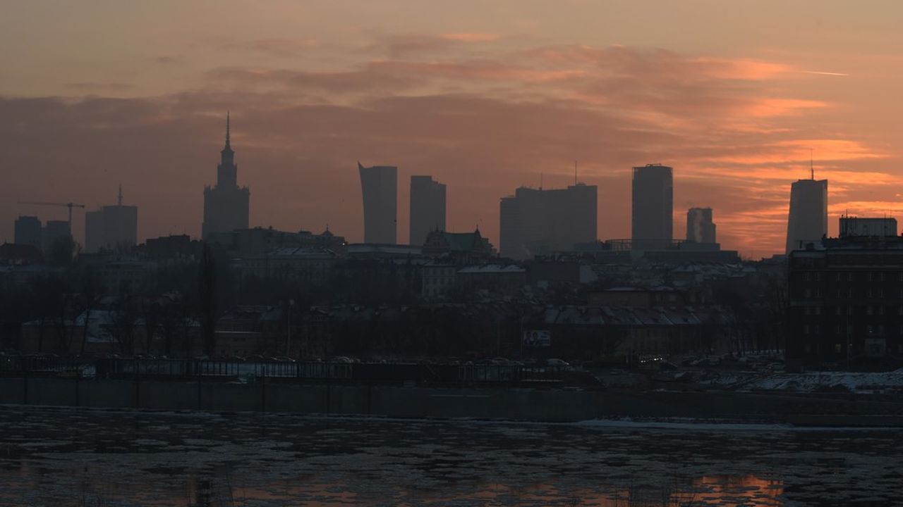 Les grandes villes polonaises sont très régulièrement recouvertes d'un épais smog, ce nuage formé de polluant atmosphérique qui tue chaque année plus de 40.000 personnes dans le pays