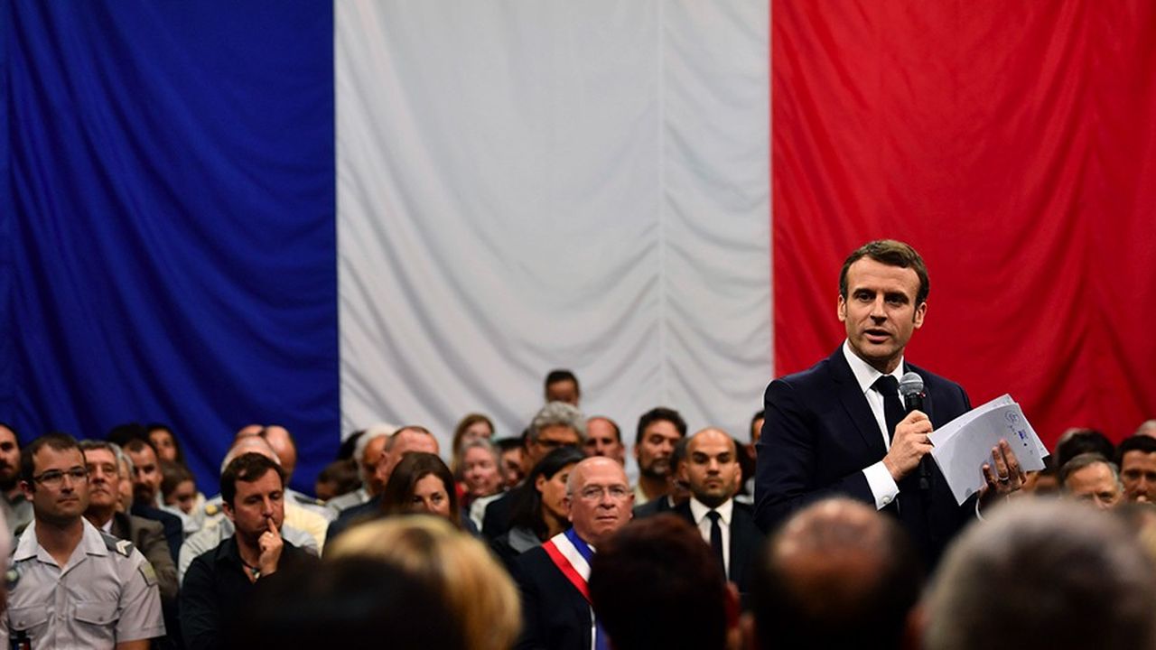 Depuis le lancement du grand débat, Emmanuel Macron a participé à onze réunions avec les élus. Il doit encore se rendre dans trois régions.