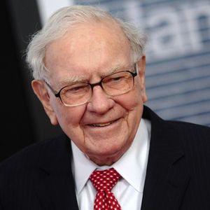 Le milliardaire Warren Buffett parie dix milliards de dollars sur le pétrole de schiste américain.