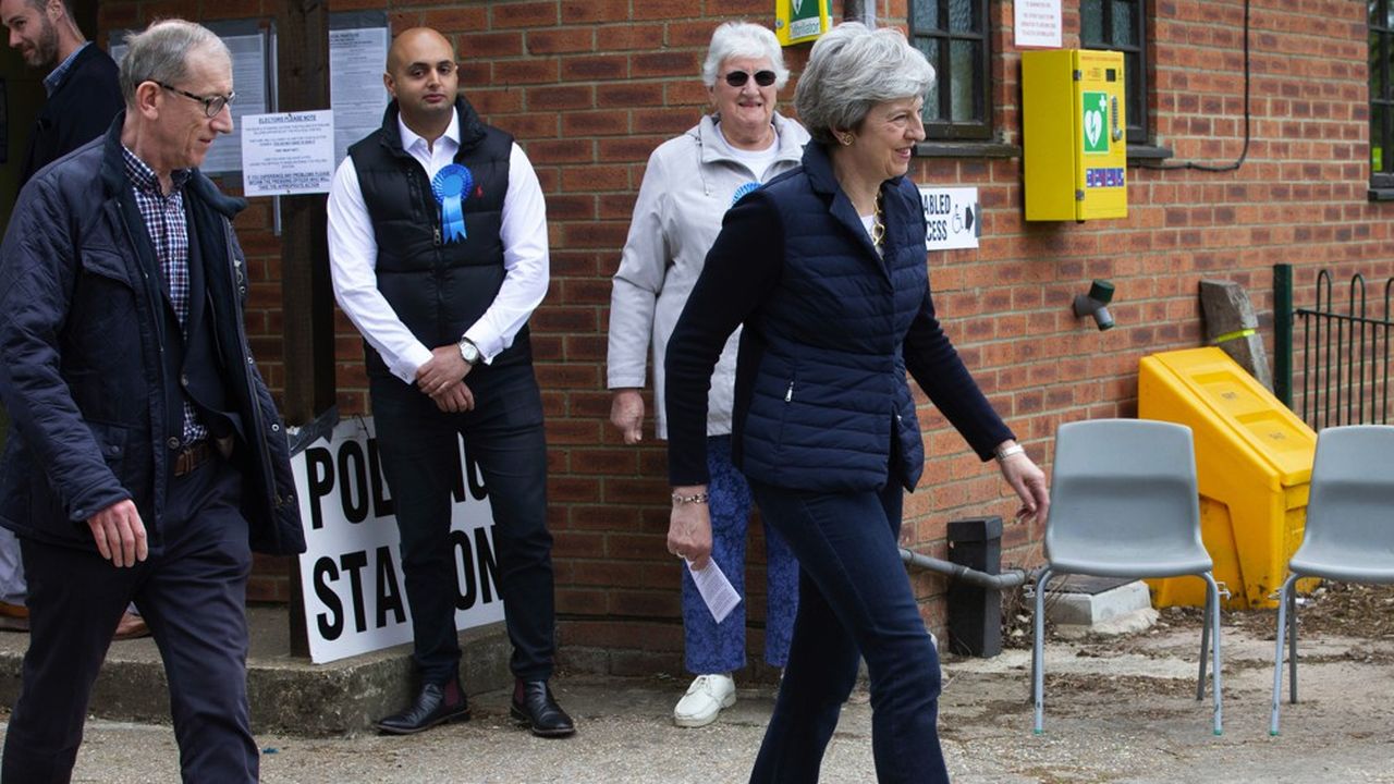 Theresa May a voté jeudi dans le village de Sonning, dans le Berkshire