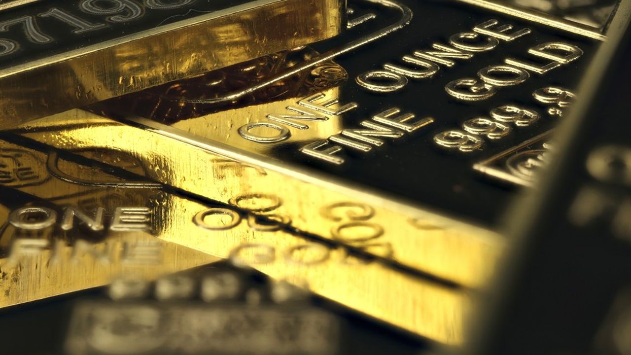 Analystes et traders estiment que l'once d'or devrait valoir en moyenne 1.322 dollars cette année, et 1.369 dollars l'an prochain.