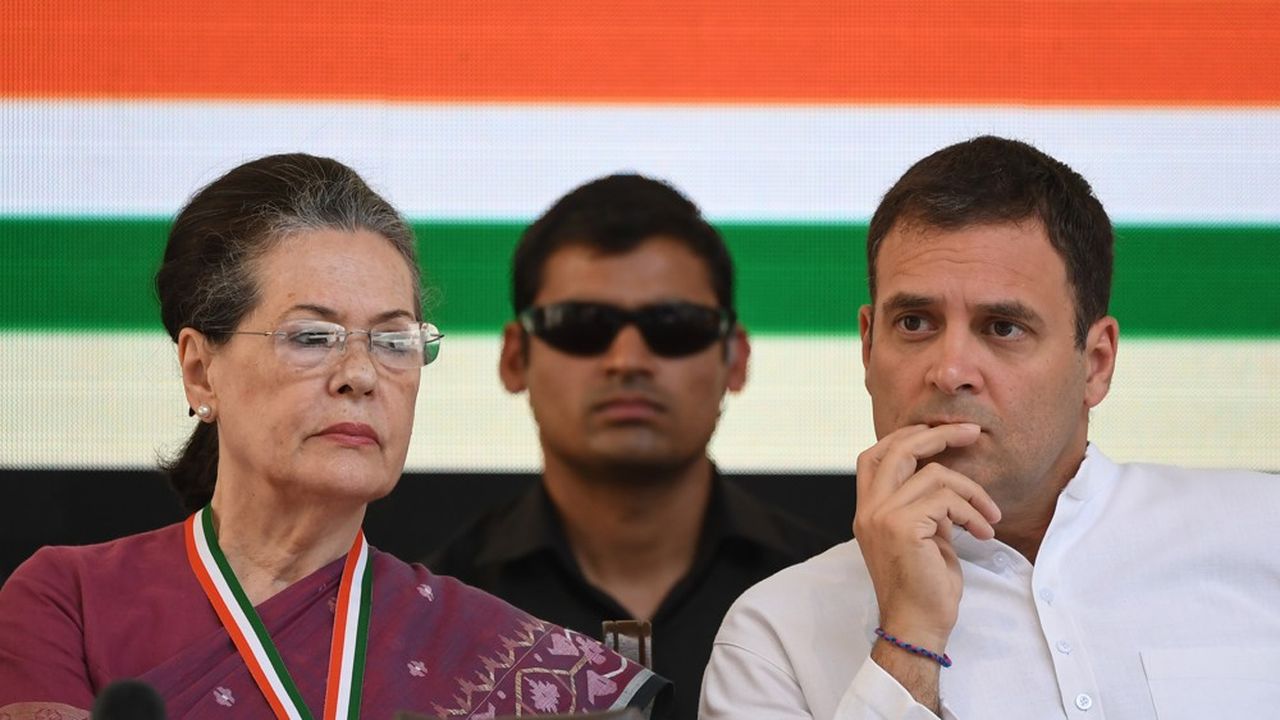 Le président du parti du Congrès, Rahul Gandhi, à droite, successeur de Sonia Gandhi.