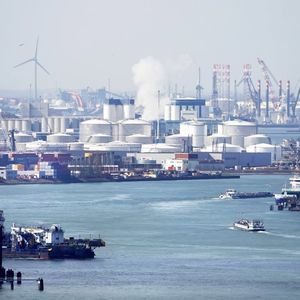 Rotterdam, premier port européen, génère à lui seul 15 % à 20 % des émissions de CO2 des Pays-Bas.