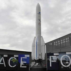 En construction, la première Ariane 6 volera en 2020, puis 14 fusées sont commandées sur les trois années suivantes.