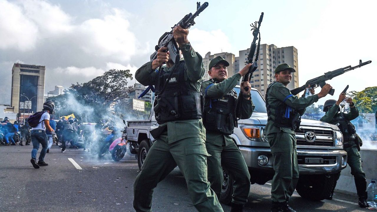 L'appel de Juan Guaido à renverser le président Maduro a fait long feu, aboutissant à de violents heurts