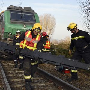 Accident entre un poids lourd et un train le 22 janvier 2015 au passage à niveau de Jeufosse, sur la ligne Paris-Rouen.