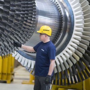 La division de turbines pour l'énergie conventionnelle fossile de Siemens a pesé l'an dernier 12,4 milliards d'euros de chiffres d'affaires pour des effectifs de 44.000 employés.