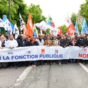 Laurent Berger (CFDT), Bernadette Groison (FSU), Philippe Martinez (CGT) et Yves Veyrier (FO) ont défilé ensemble ce jeudi à Paris contre la réforme de la fonction publique.