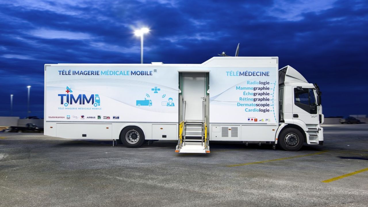 Toutenkamion s'est développé dans le domaine des camions pour la médecine du travail et des cars régie pour l'audiovisuel.
